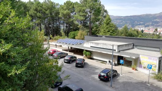 Entrou hoje em produção a mais recente central fotovoltaica da UTAD, com 5kWp de potência instalada.